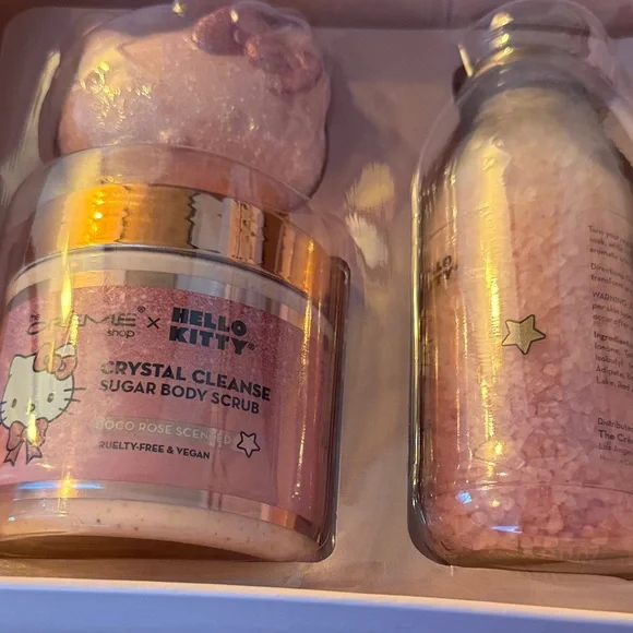 Crème Shop x Hello Kitty Lovely Luxury Set-NIB LIMITED EDITION - Picture 4 of 7